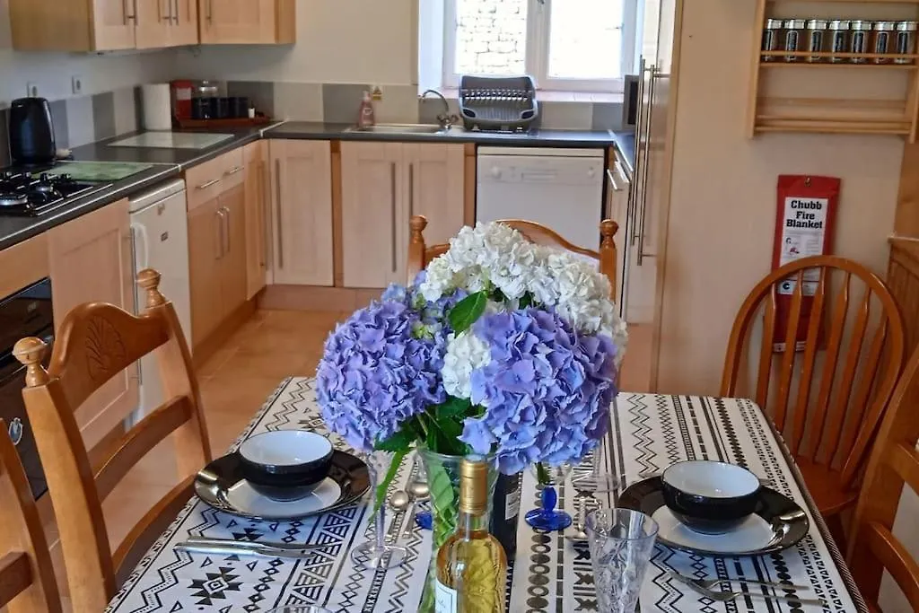 Mégrit Tranquillity Cottage צרפת